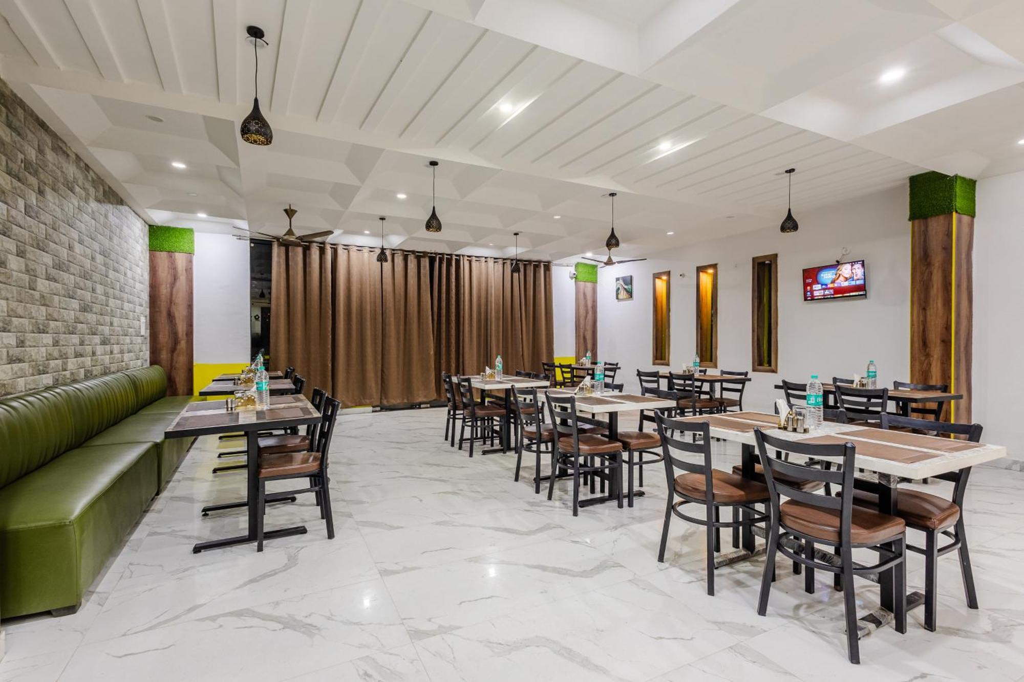 Lime Tree Hotel And Banquet Vrindāvan Exterior foto